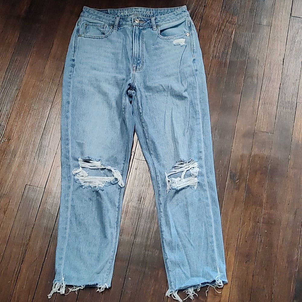American Eagle Distressed Cropped Mom Jeans